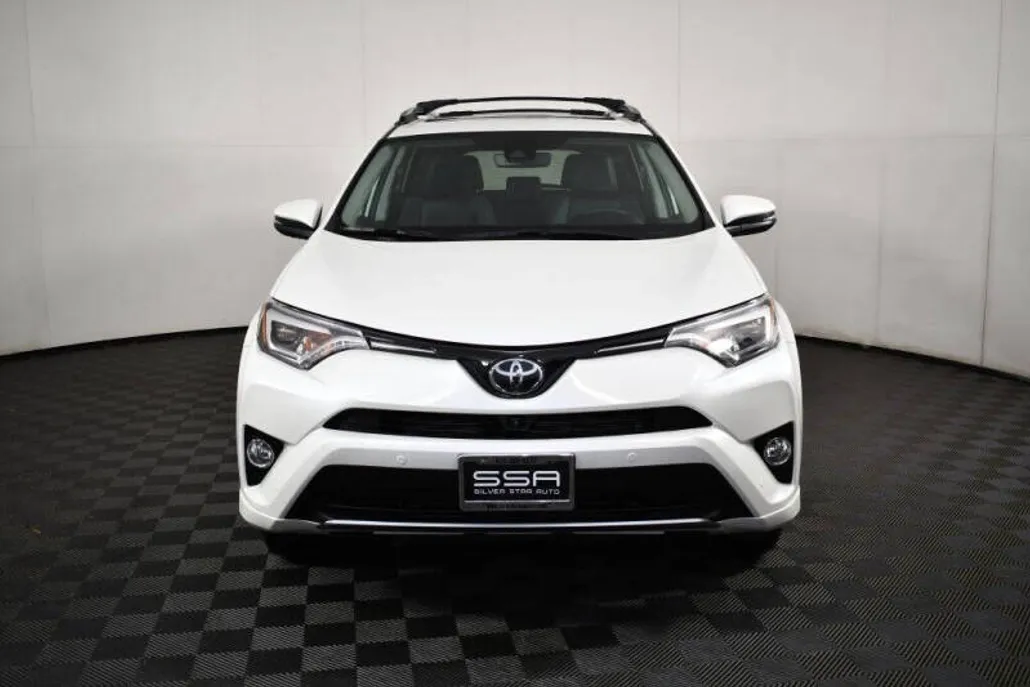 2017 Toyota RAV4 Platinum photo 1