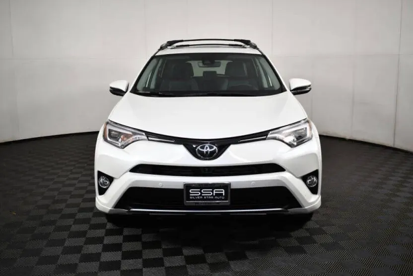 2017 Toyota RAV4 Platinum photo 1