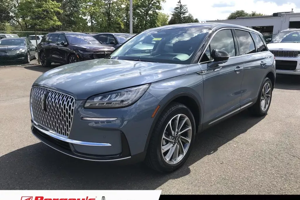 2023 Lincoln Corsair Standard photo 1