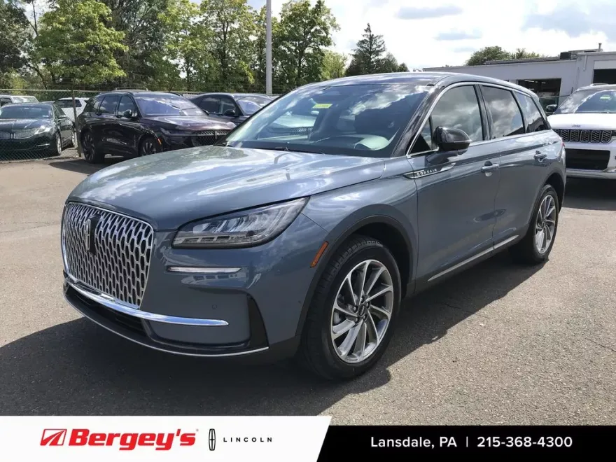 2023 Lincoln Corsair Standard photo 1
