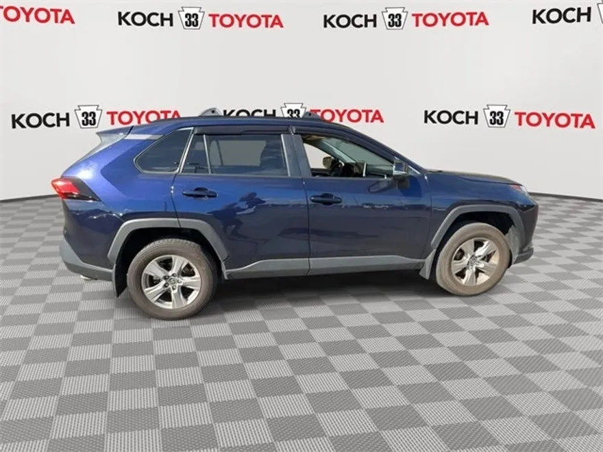 2023 Toyota RAV4 XLE photo 1