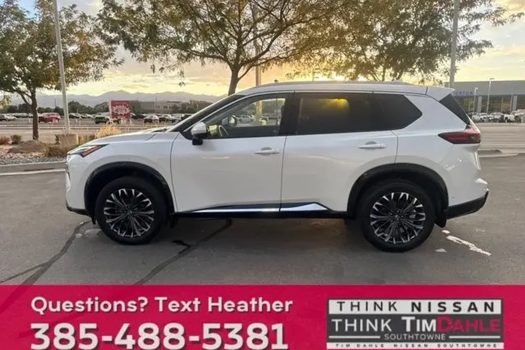 2024 Nissan Rogue Platinum photo 1