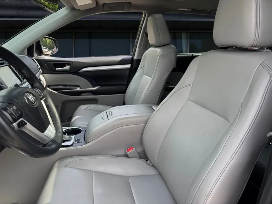 2017 Toyota Highlander XLE photo 1