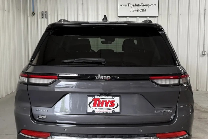 2023 Jeep Grand Cherokee Laredo Altitude photo 1