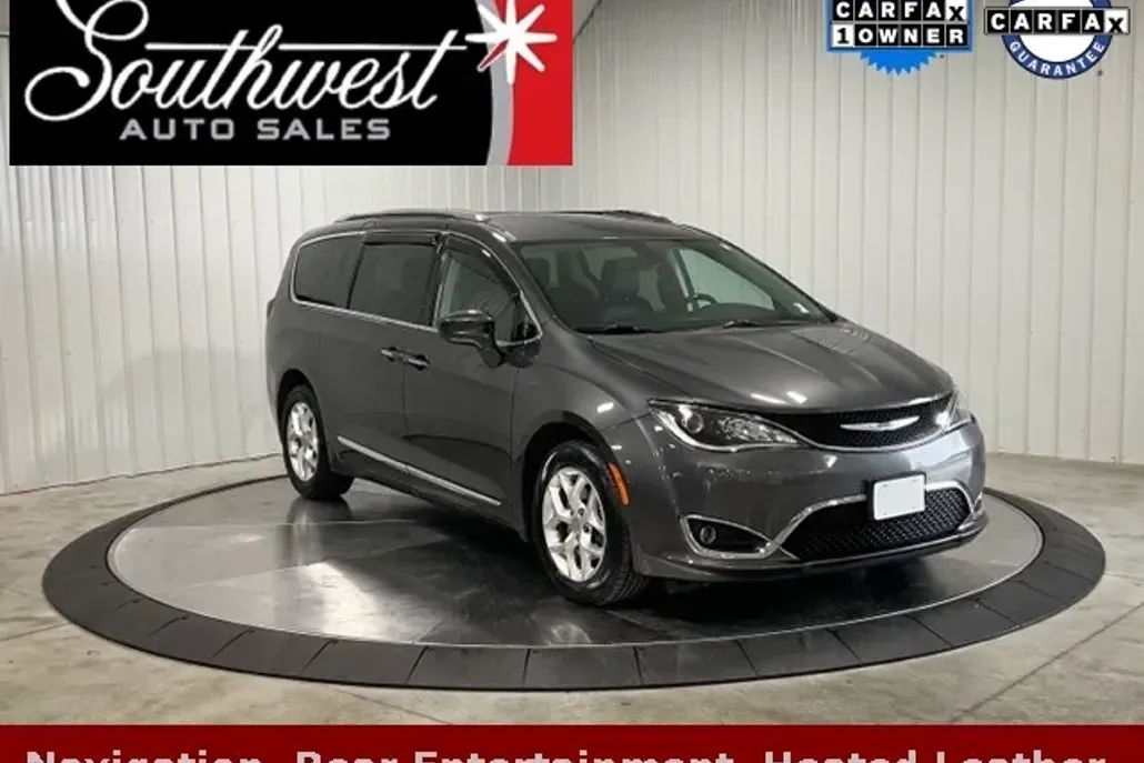 2020 Chrysler Pacifica Touring Plus photo 1
