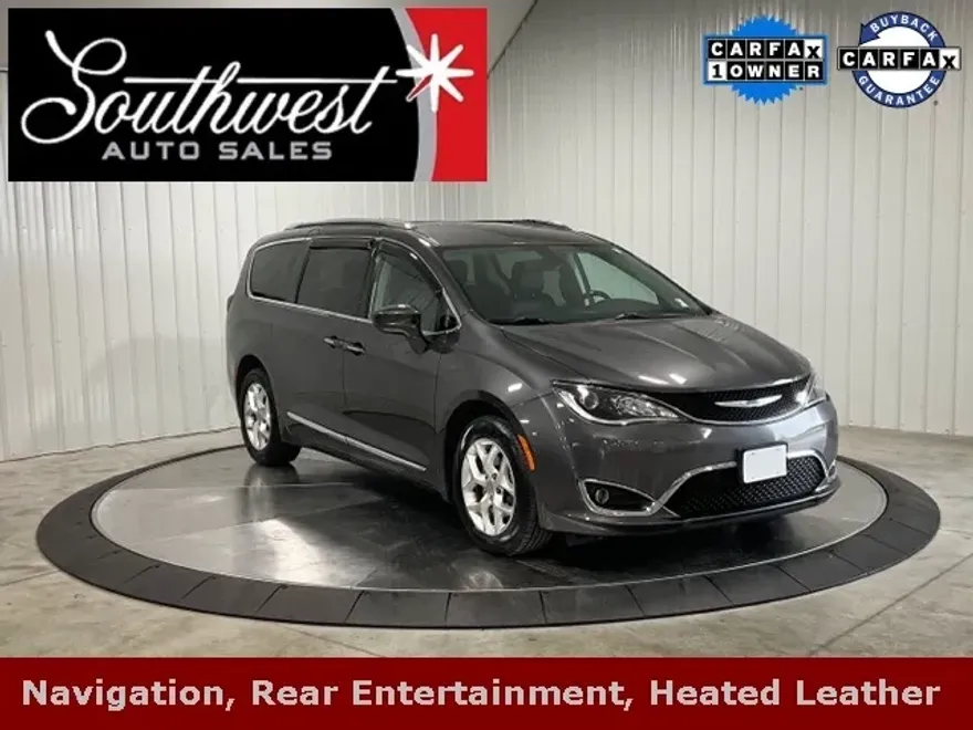 2020 Chrysler Pacifica Touring Plus photo 1