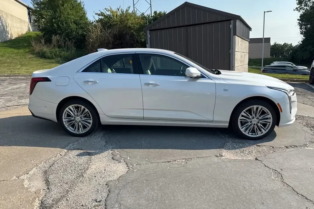 2020 Cadillac CT4 Premium Luxury photo 1
