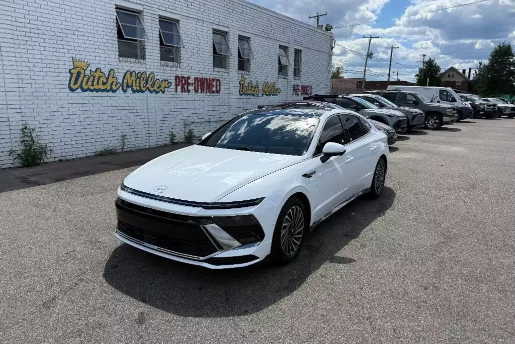 2024 Hyundai Sonata Hybrid Limited photo 1