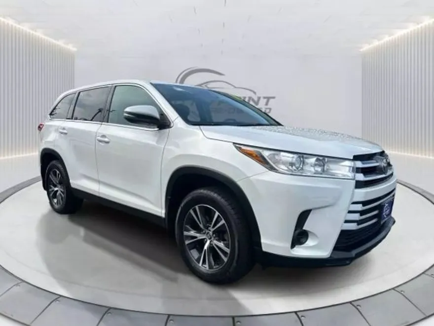 2022 Toyota Highlander LE Sport photo 1