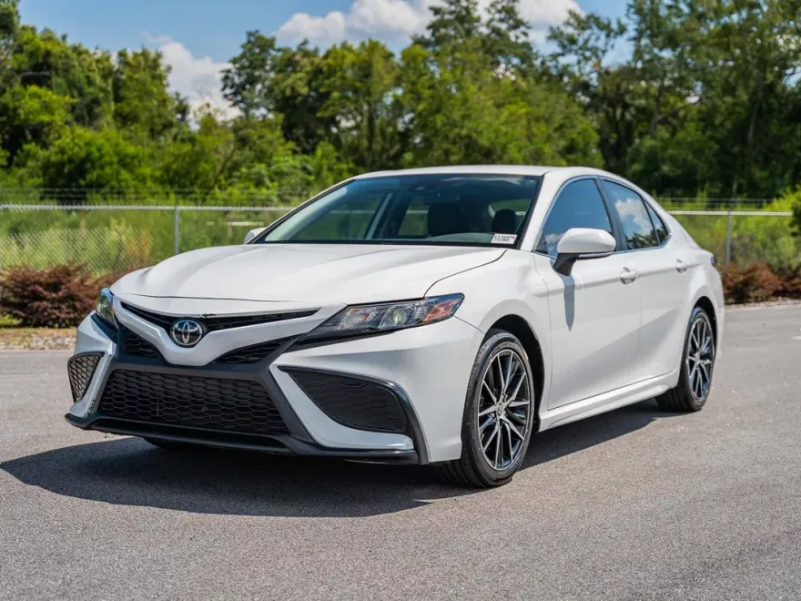 2024 Toyota Camry SE photo 1