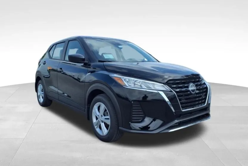 2025 Nissan Kicks Play S photo 1