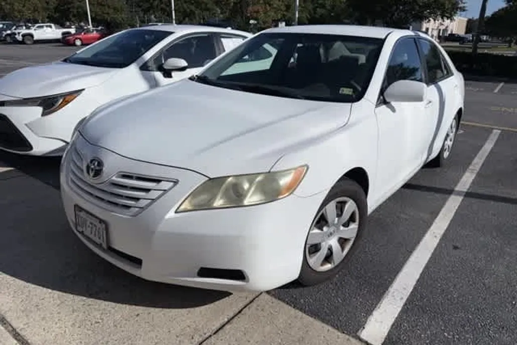 2008 Toyota Camry LE photo 1