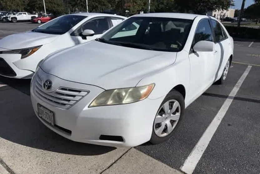 2008 Toyota Camry LE photo 1