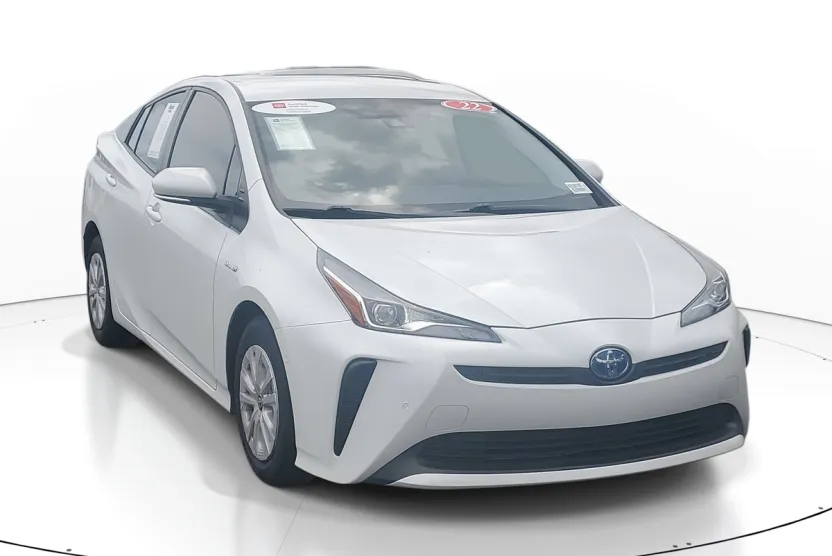 2022 Toyota Prius LE photo 1