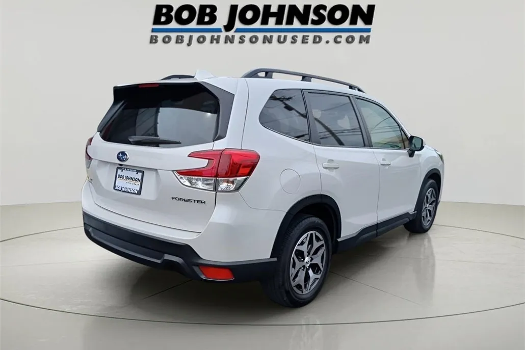 2022 Subaru Forester Premium photo 1