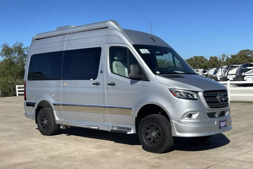 2024 Mercedes Benz Sprinter photo 1