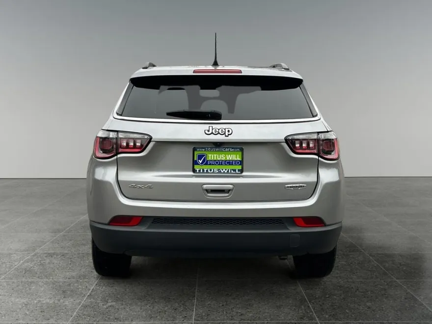 2022 Jeep Compass Latitude photo 1