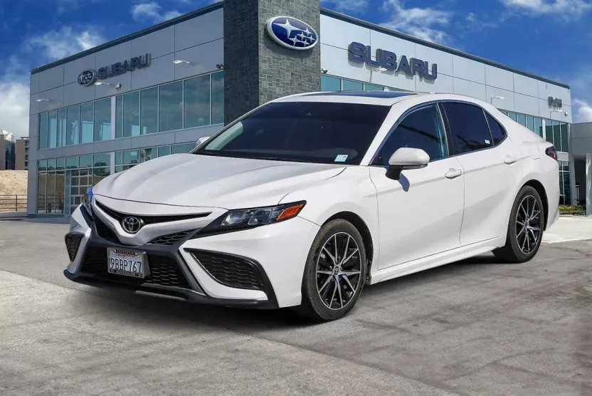 2022 Toyota Camry SE photo 1