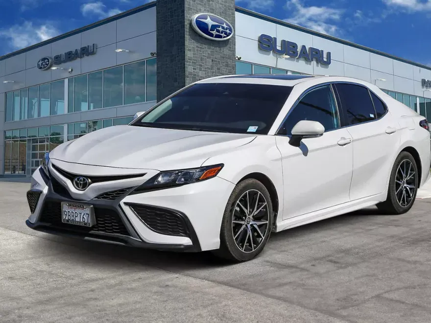 2022 Toyota Camry SE photo 1