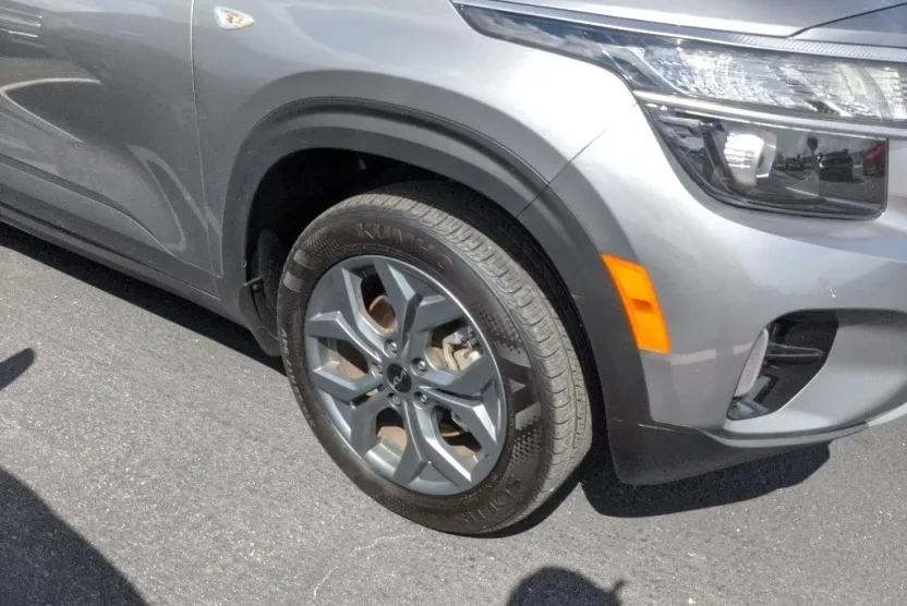 2025 Kia Seltos LX photo 1