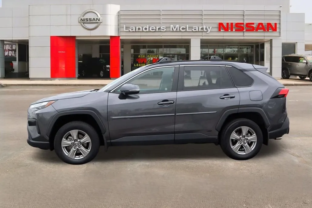 2024 Toyota RAV4 Hybrid XLE photo 1