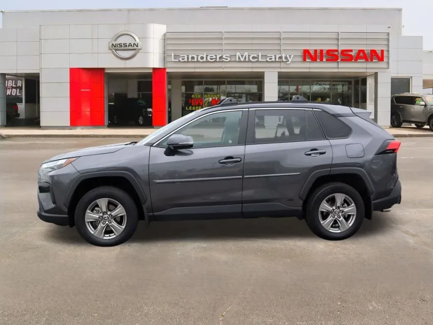 2024 Toyota RAV4 Hybrid XLE photo 1