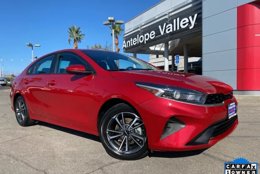 2023 Kia Forte LXS photo 1