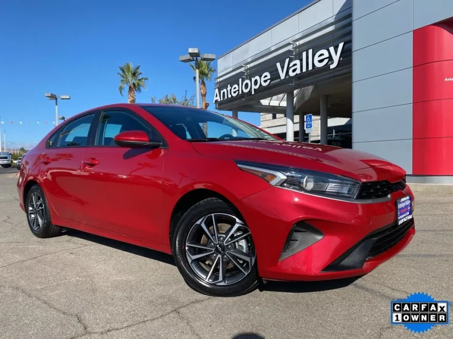 2023 Kia Forte LXS photo 1