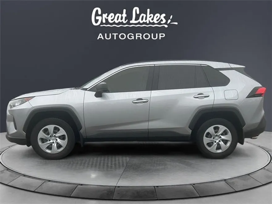 2019 Toyota RAV4 LE photo 1