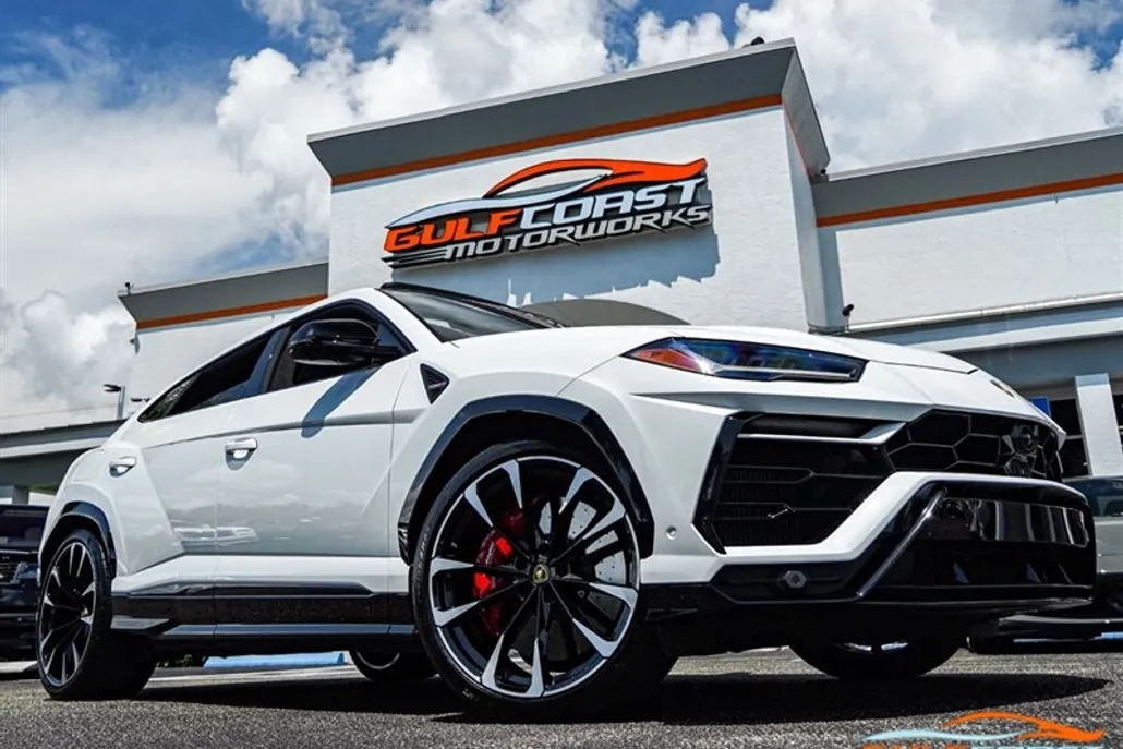 2022 Lamborghini Urus photo 1