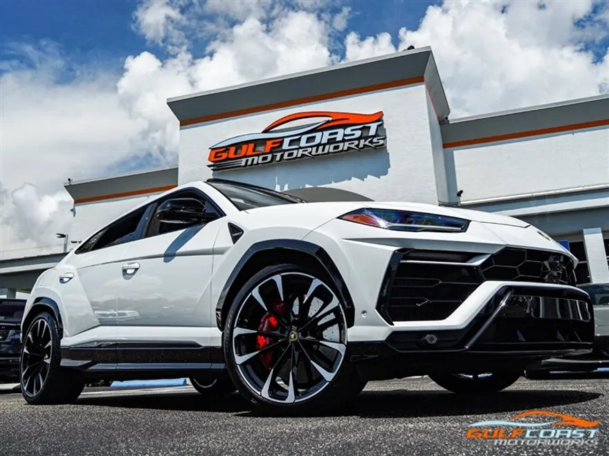 2022 Lamborghini Urus photo 1