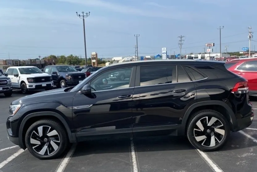 2024 Volkswagen Atlas Cross Sport SE Technology photo 1