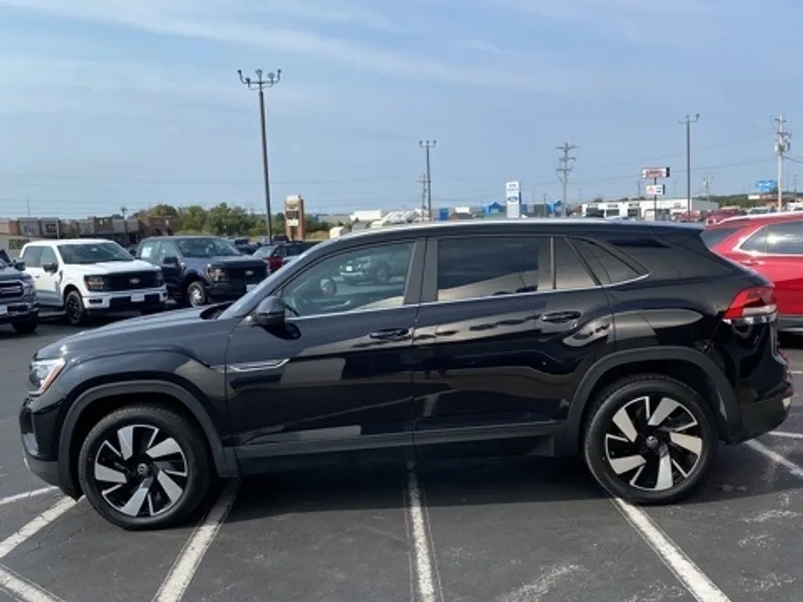 2024 Volkswagen Atlas Cross Sport SE Technology photo 1