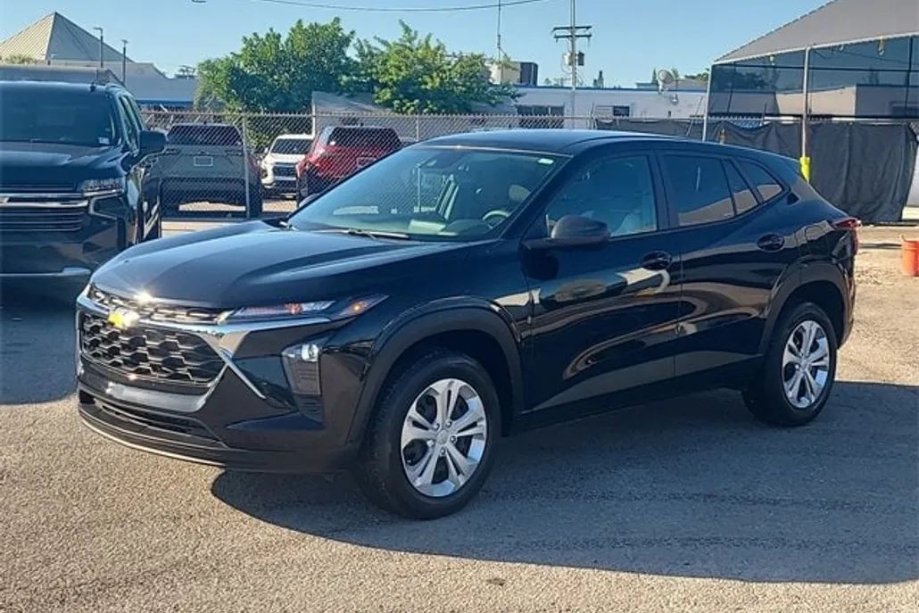 2024 Chevrolet Trax LS photo 1