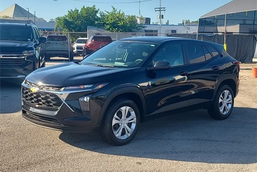 2024 Chevrolet Trax LS photo 1