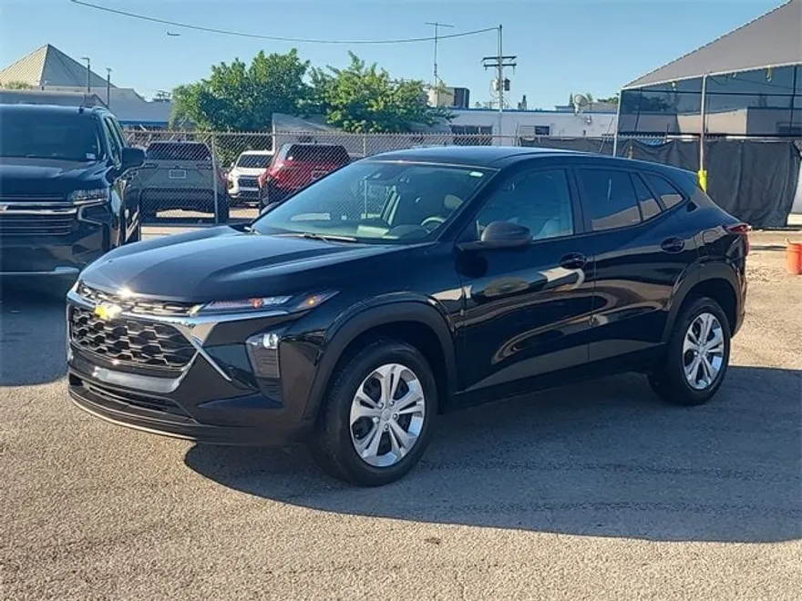 2024 Chevrolet Trax LS photo 1