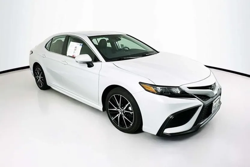 2023 Toyota Camry SE photo 1