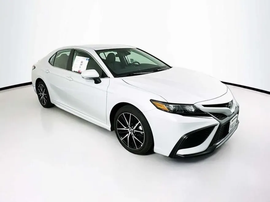2023 Toyota Camry SE photo 1