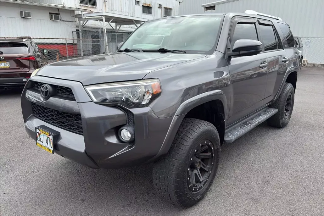 2018 Toyota 4Runner SR5 photo 1