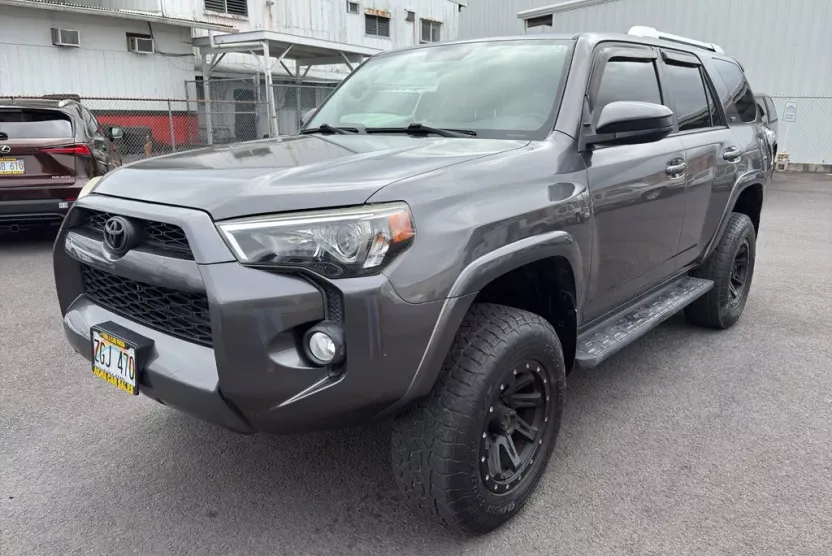 2018 Toyota 4Runner SR5 photo 1