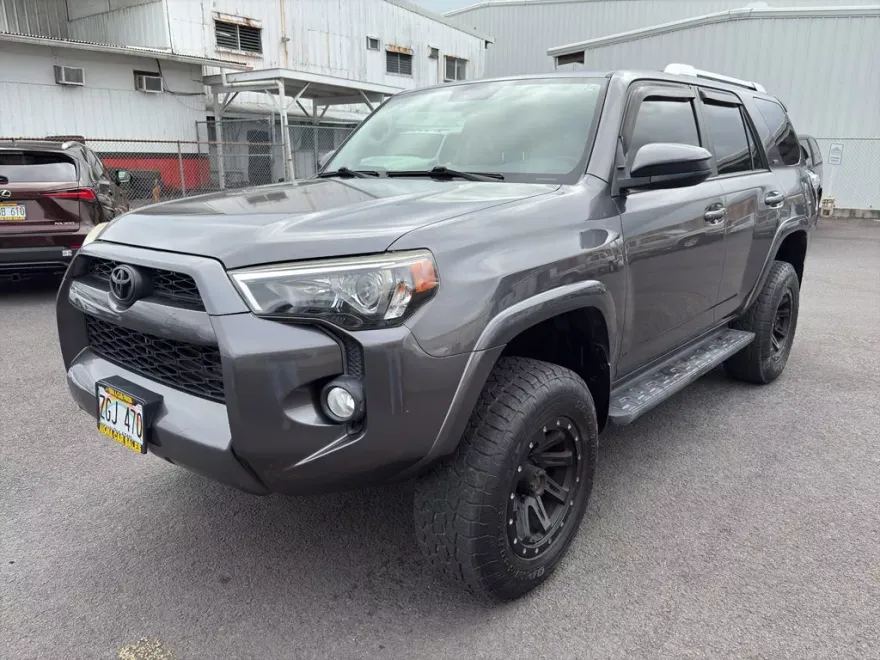 2018 Toyota 4Runner SR5 photo 1
