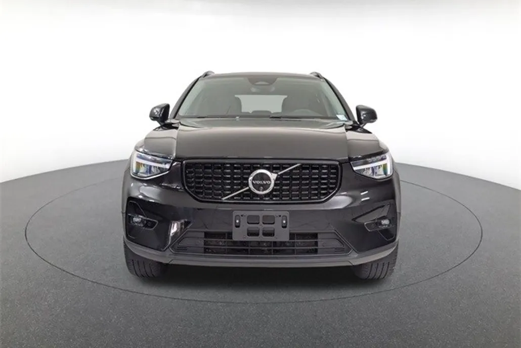 2024 Volvo XC40 Plus photo 1