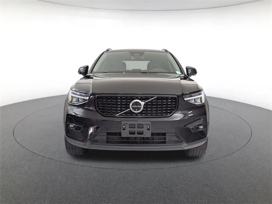 2024 Volvo XC40 Plus photo 1