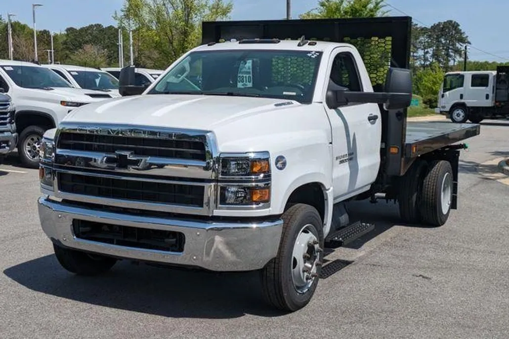 2023 Chevrolet Silverado 5500HD Work Truck photo 1