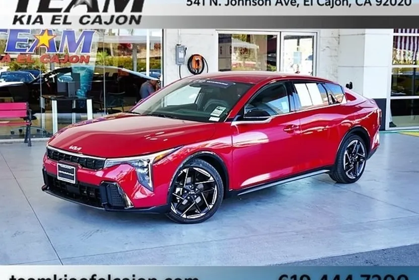 2025 Kia K4 GT-Line photo 1