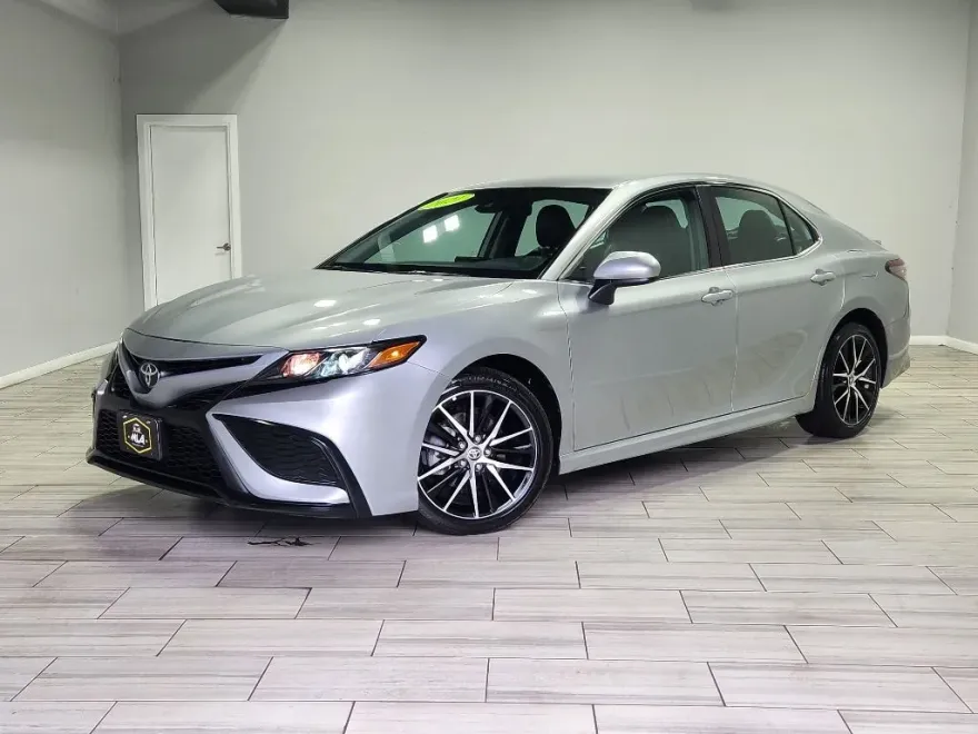 2021 Toyota Camry SE photo 1