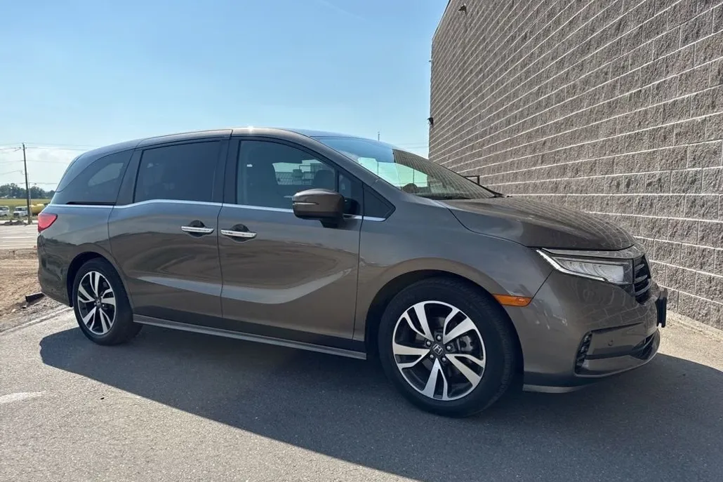 2021 Honda Odyssey Touring photo 1