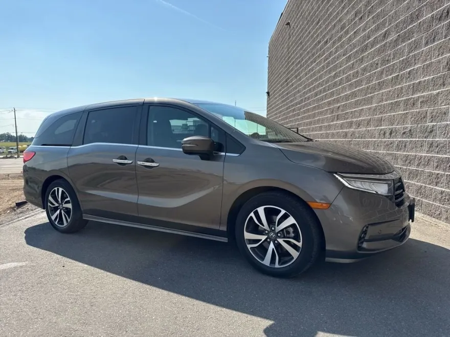 2021 Honda Odyssey Touring photo 1