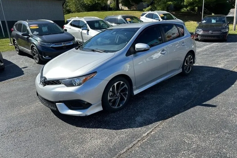 2017 Toyota Corolla iM Base photo 1