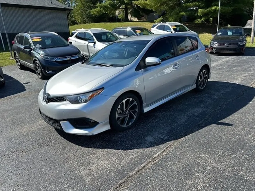2017 Toyota Corolla iM Base photo 1